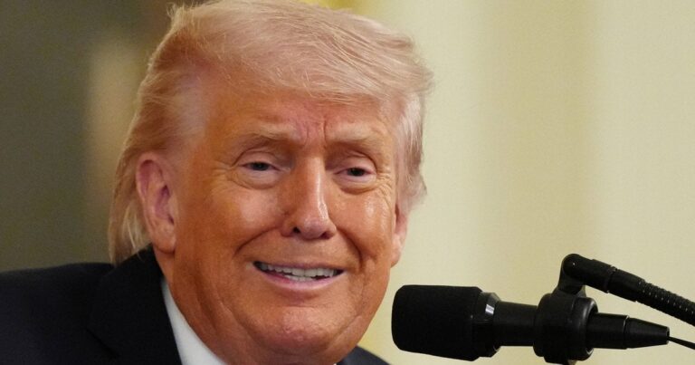 Президент США Дональд Трамп: Масштабний ребрендинг та рекордне падіння рейтингу — що стоїть за цим?