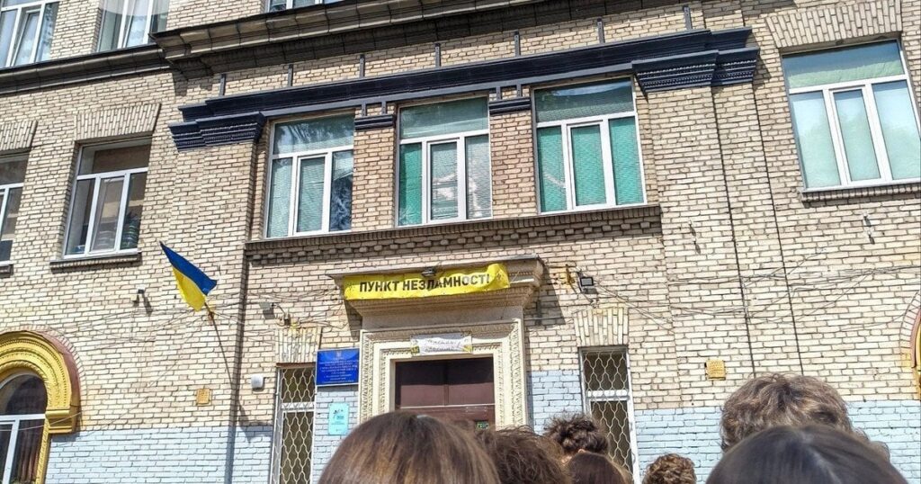 У Мережі спалахнув скандал через нібито спробу самогубства вчительки: в поліції пояснили, що відбувалося насправді