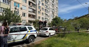 Трагедія в Києві: Знайомий з РФ спричинив падіння чоловіка з 11-го поверху