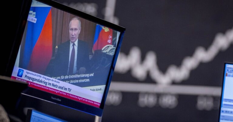 |||Бюджет Росії тріщить, але Кремль вливає мільярди в пропаганду на…