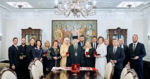 Вартові пам’яті та надії: Блаженніший Митрополит Епіфаній нагородив колектив ПФ «Петро Великий» та її керівницю Аллу Ландар Новини компаній