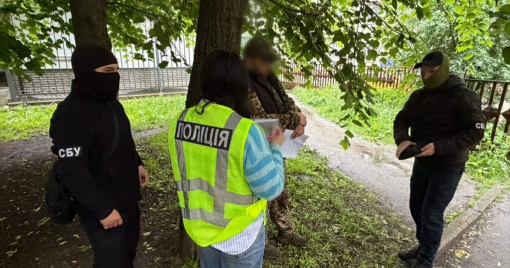 Вимагав у матері бійця гроші за переведення до тилу: працівник ТЦК отримав підозру