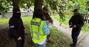 Вимагав у матері бійця гроші за переведення до тилу: працівник ТЦК отримав підозру