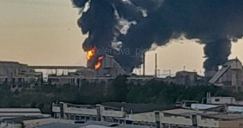 У вогні не лише Пітер: Зеленський показав вибухи в РФ і розкрив "підсмажені" цілі У вогні не лише Пітер: Зеленський показав вибухи в РФ і розкрив "підсмажені" цілі