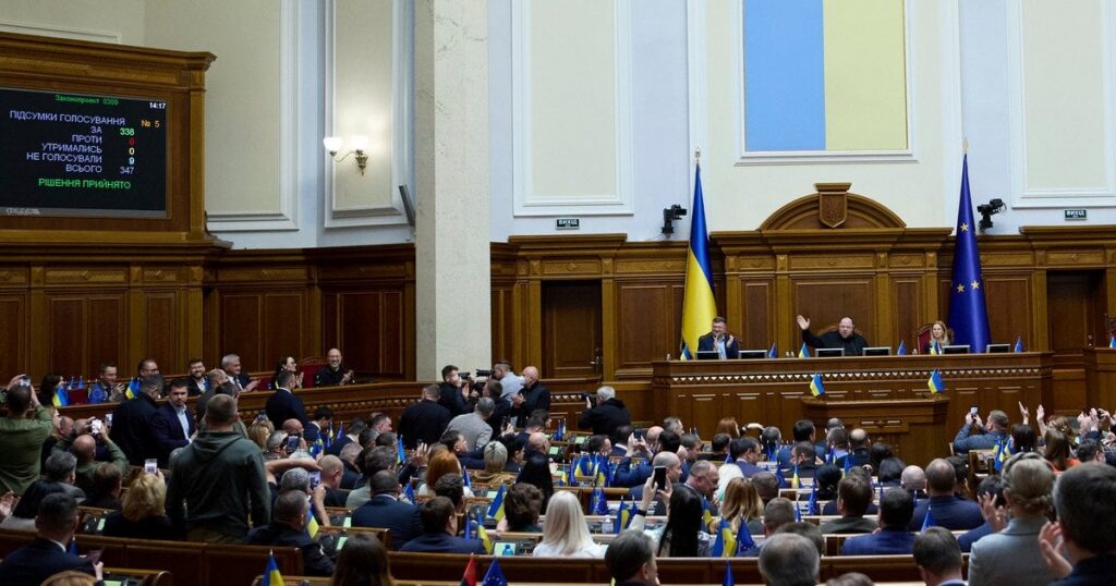 Зарплати поліцейських — Рада ухвалила нову систему окладів і надбавок, що зміниться — Укрaїнa