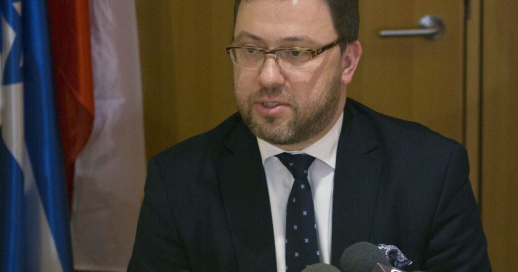 Колишній посол Польщі в Україні повернув нагороду Зеленського через скандал навколо УПА — Політика Колишній посол Польщі в Україні повернув нагороду Зеленського через скандал навколо УПА — Політика