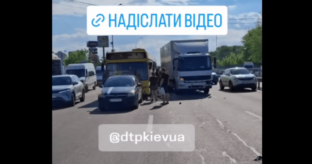 Автобус, як після вибуху: в Києві сталася ДТП з пасажирським транспортом Автобус, як після вибуху: в Києві сталася ДТП з пасажирським транспортом
