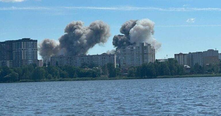Вогняний “приліт” у Воронежі: місто в диму, потужні вибухи та цілі росіян!