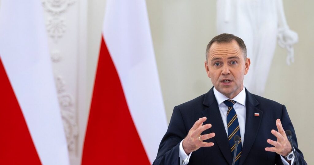 «Польща втратила престиж»: ексголова МЗС країни розкритикував Навроцького через скандал із УПА «Польща втратила престиж»: ексголова МЗС країни розкритикував Навроцького через скандал із УПА