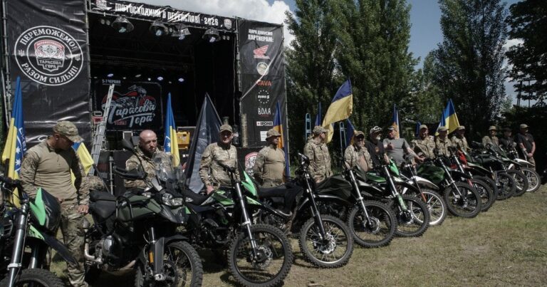 «Скеля» штурмує дороги: як мотоциклісти полку створили свій мотоклуб та запалили на найбільшому байкерському фестивалі України