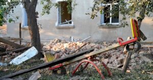 Харків під вогнем: жахлива нічна атака КАБами — загиблі та поранені під руїнами