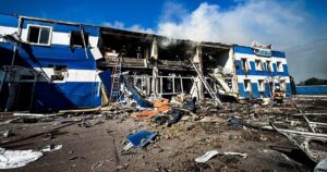 Росія вдарила по заводу дитячого харчування, є жертви: Зеленський відреагував