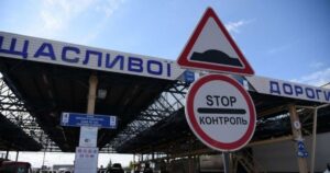 Транспортний колапс на кордоні з Польщею: українці стоять понад 12 годин під палючим сонцем!