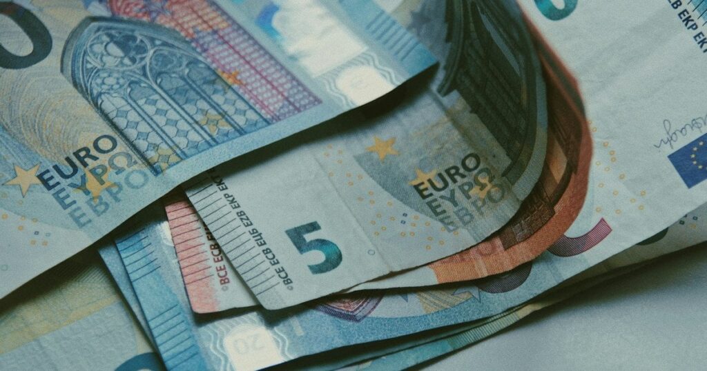 Транш ЄС Україні — 3,9 млрд євро на оборону, що профінансують першочергово — Гроші