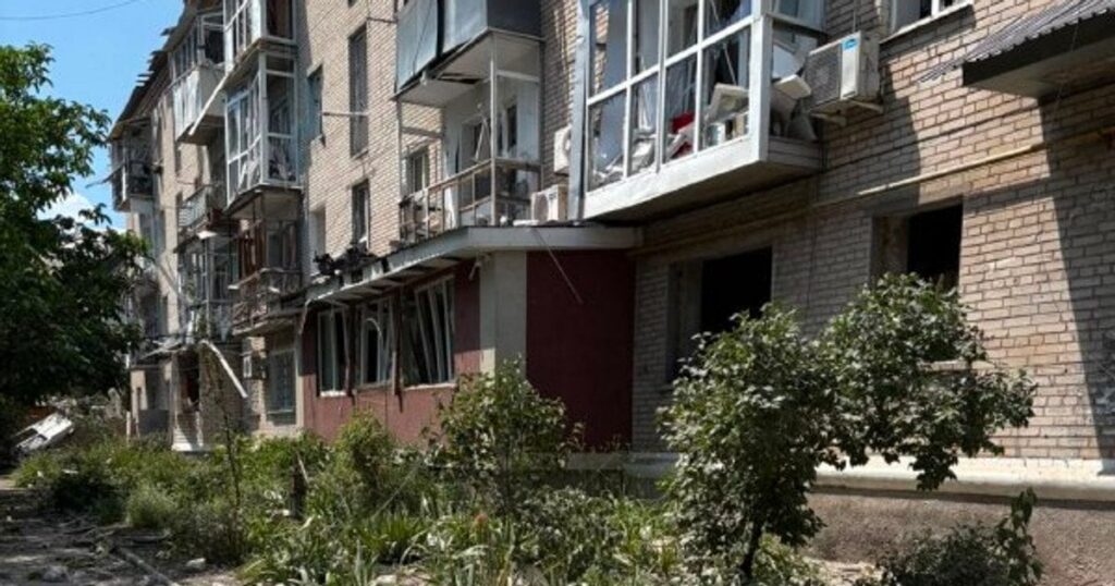 Удар по Слов’янську – Росія скинула три авіабомби, є поранені й руйнування – фото — Укрaїнa