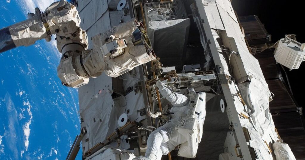 Витік повітря на МКС — NASA готувало Crew-12 до евакуації через НП на російському модулі Звєзда — Світ