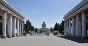 ВДНГ у Києві: Осколки війни на тлі краси – Як відновлюється улюблений простір після нічної атаки
