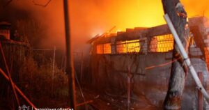 ЗАПОРІЖЖЯ ПІД ВОГНЕМ: ВОРОЖИЙ УДАР ПОШКОДИВ ЖИТЛО, Є ПОСТРАЖДАЛА ЖІНКА