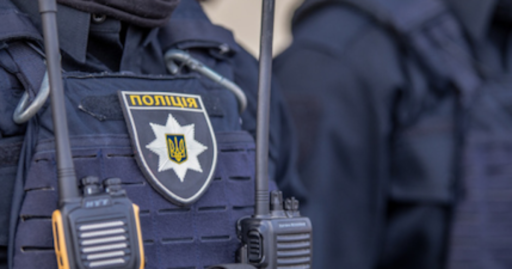 У Києві на Троєщині сталася сутичка між поліцією та натовпом — що відомо — Київ У Києві на Троєщині сталася сутичка між поліцією та натовпом — що відомо — Київ