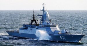 Російський корвет Бойкий не підлягає відновленню після атаки українських дронів — супутникові знімки