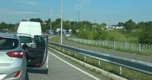 На кордоні з Польщею шалені черги: чому українці стоять годинами і як Зеленський змінив маршрут