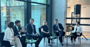 На URC 2026 презентували модель забезпечення житлом 10 тисяч ВПО з Маріуполя — Укрaїнa