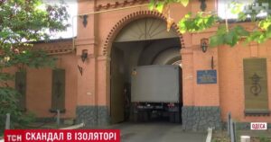 Капці в зубах та «ефект бумеранга»: в Одеському СІЗО знущалися з працівника ТЦК, якого самого підозрюють у катуваннях