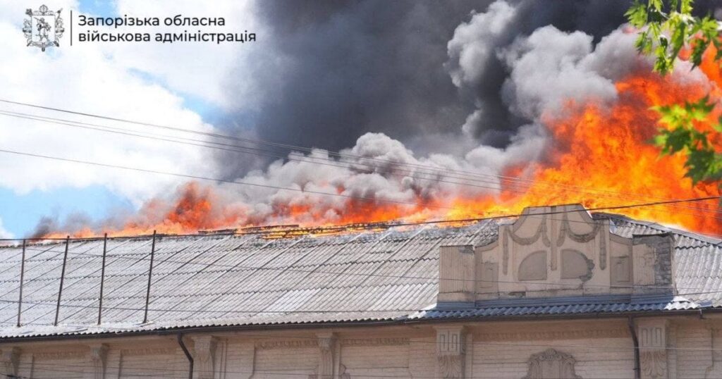 Росіяни вгатили по обласному центру: місто у вогні, багато поранених (фото)