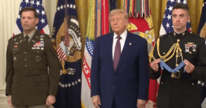 Незручний момент: Трамп і медаль для героя Афганістану – курйоз, що викликав сміх