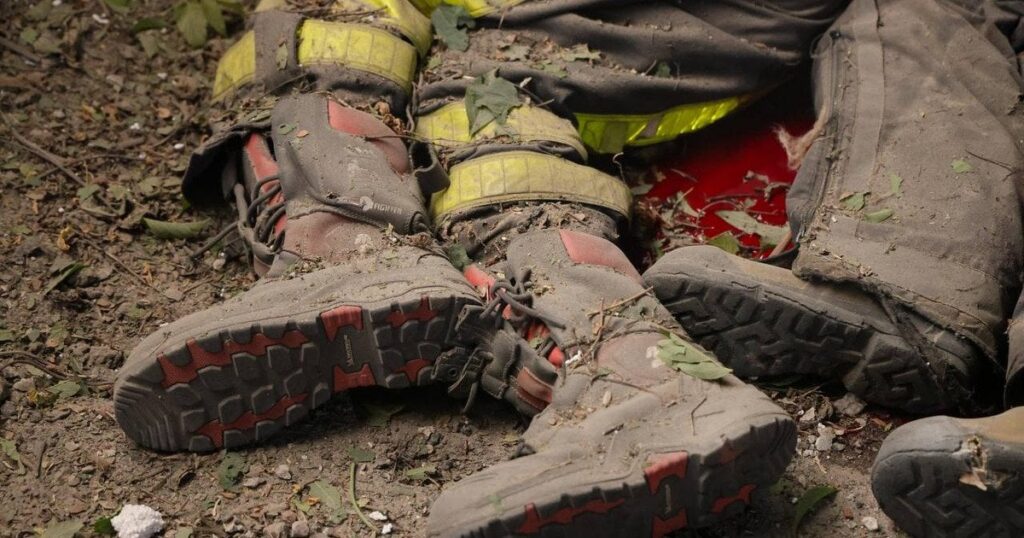 У Харкові під час повторного удару РФ загинули п’ятеро рятувальників: вони гасили пожежу після атаки У Харкові під час повторного удару РФ загинули п’ятеро рятувальників: вони гасили пожежу після атаки