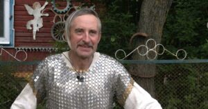 Кольчуга з 4564 монет: майстер із Чернігівщини вразив унікальним обладунком (фото)