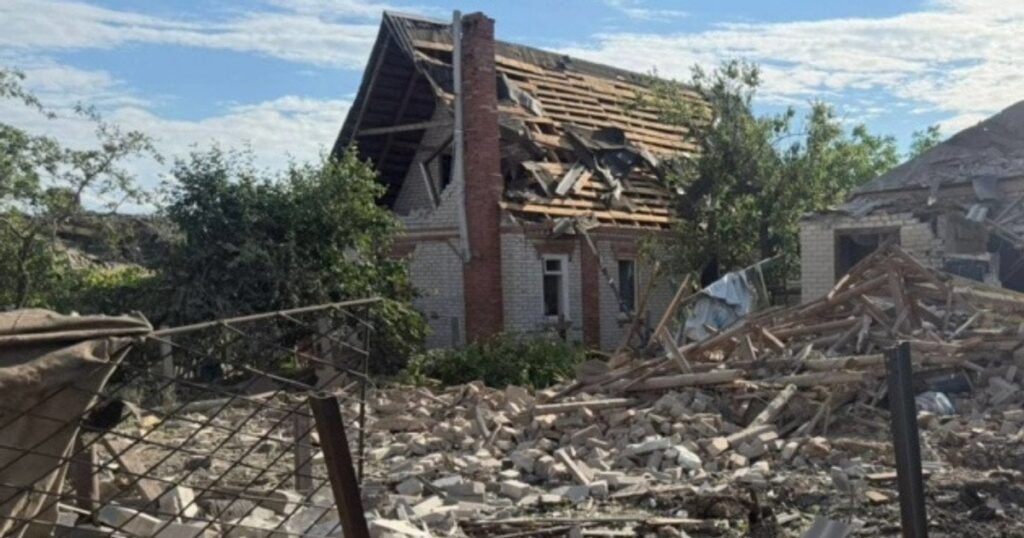 У Слов’янську через удари РФ загинули троє цивільних, понад 100 будинків пошкоджено — прокуратура У Слов’янську через удари РФ загинули троє цивільних, понад 100 будинків пошкоджено — прокуратура