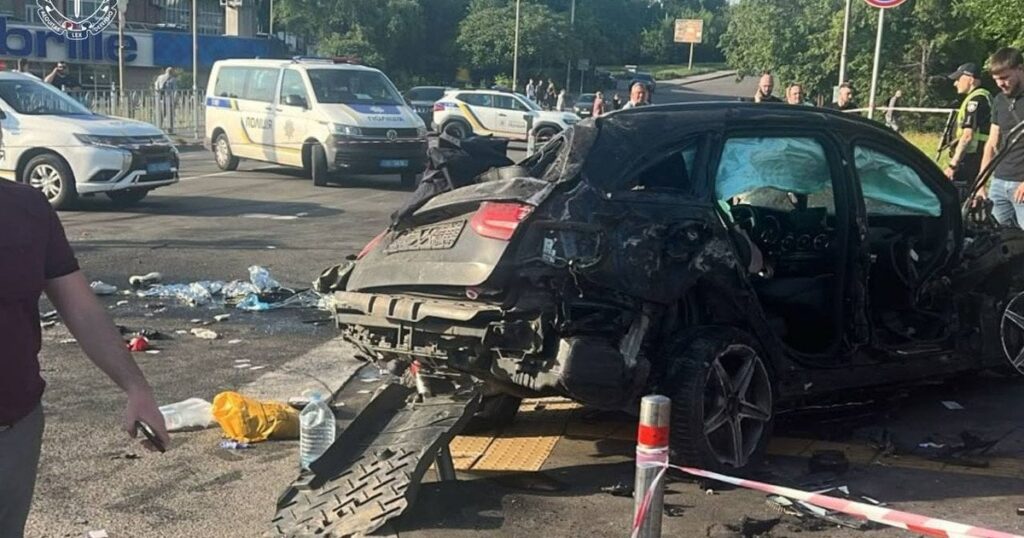 Аварія у Києві на Караваєвих Дачах 5 червня - за кермом був водій із десятками порушень — Київ Аварія у Києві на Караваєвих Дачах 5 червня - за кермом був водій із десятками порушень — Київ