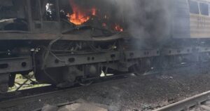 Росія вгатила по Запоріжжю: дрон влучив в електровоз "Укрзалізниці"