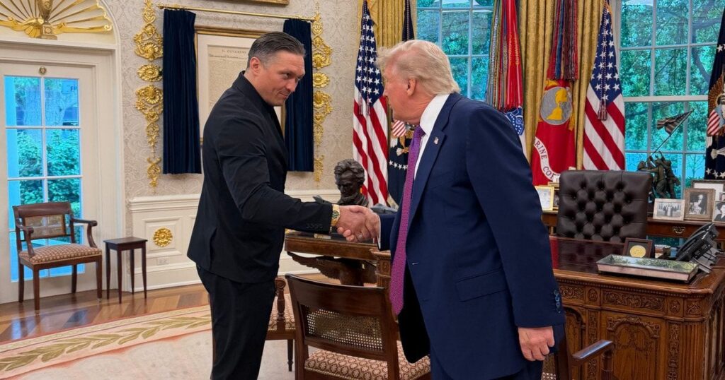 Усик зустрівся з Трампом у Білому домі — фото Усик зустрівся з Трампом у Білому домі — фото