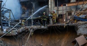 Атака РФ на Київ - у Путіна заговорили про новий етап війни, заява Пєскова — Укрaїнa