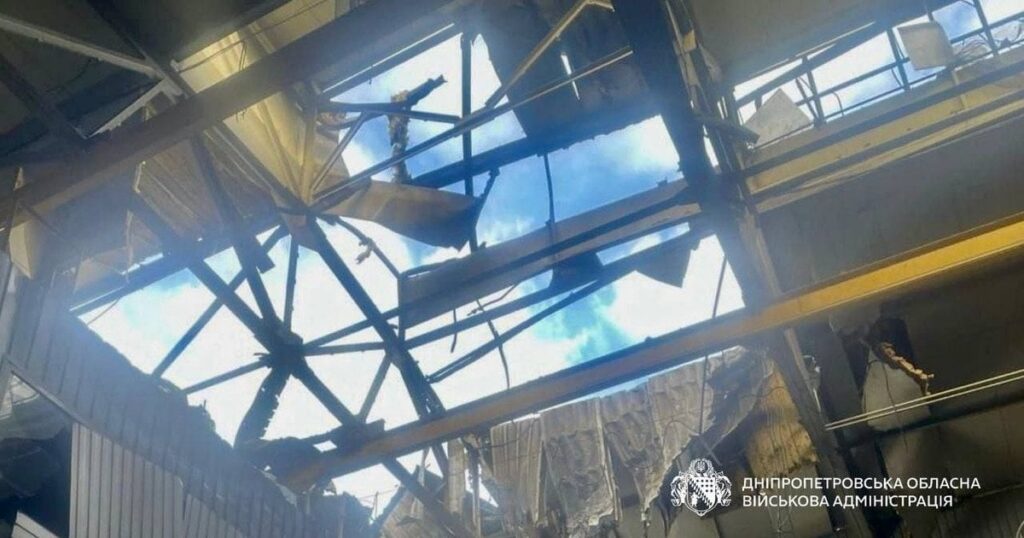 Атака на Дніпро – семеро поранених, удар зруйнував цех і пошкодив підприємство — Укрaїнa Атака на Дніпро – семеро поранених, удар зруйнував цех і пошкодив підприємство — Укрaїнa