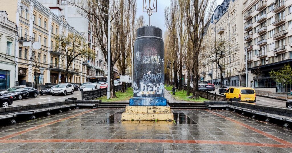 Кияни підтримують безбар’єрний простір і фонтан на Бессарабці — Київ Кияни підтримують безбар’єрний простір і фонтан на Бессарабці — Київ