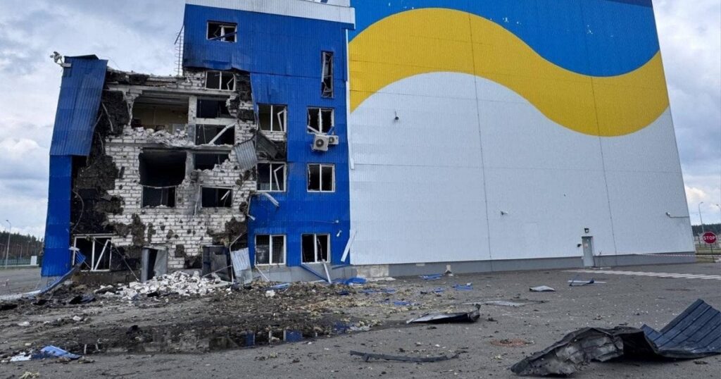 Удар Шахеда по ядерному сховищу — фото наслідоків обстрілу в Чорнобильській зоні — Укрaїнa Удар Шахеда по ядерному сховищу — фото наслідоків обстрілу в Чорнобильській зоні — Укрaїнa