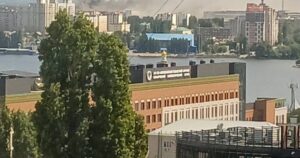 Прилетіло три ракети: момент удару по ключовому заводу у Воронежі потрапив на відео