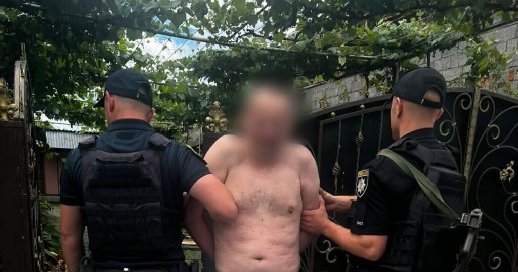 На Закарпатті чоловік повернувся з психлікарні і вбив молотком двох сусідів та поранив батька — Укрaїнa