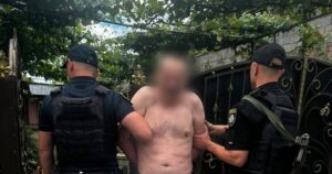 На Закарпатті чоловік повернувся з психлікарні і вбив молотком двох сусідів та поранив батька — Укрaїнa