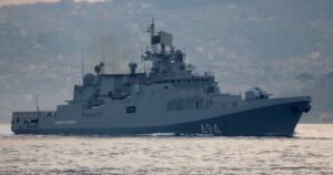 Російський фрегат Адмірал Григорович відкрив вогонь по яхті в Ла-Манші: Британія розслідує — Світ