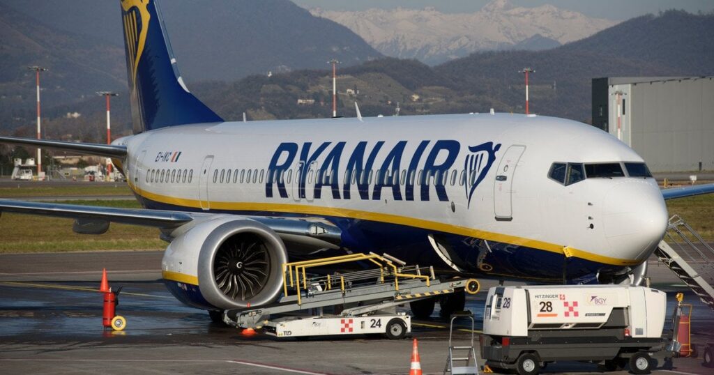 Ryanair дозволить батькам і дітям безкоштовно сидіти поруч після реєстрації на рейс — Світ
