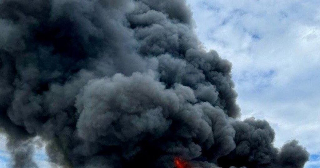 Ракетний удар по Дніпру — влучання у склади АТБ, є постраждалі після повторної атаки — Укрaїнa Ракетний удар по Дніпру — влучання у склади АТБ, є постраждалі після повторної атаки — Укрaїнa