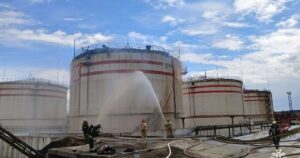 УКРАЇНСЬКІ ДРОНИ ЗДІЙСНИЛИ РЕКОРДНИЙ УДАР ПО ТЮМЕНСЬКОМУ НПЗ: 2500 КМ ДО ЦІЛІ – НОВА РЕАЛЬНІСТЬ ВІЙНИ