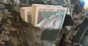 Контракти для піхоти — у ЗСУ обговорюють 10–14 місяців і зарплату до 460 тис грн — Укрaїнa