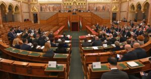 Депутати скоротили свої зарплати одноголосним рішенням — Світ