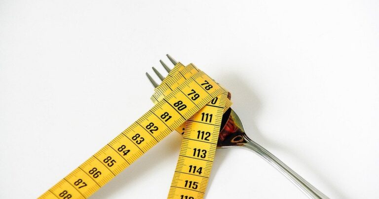 Сіль – Тихий Ворог Вашої Талії: Як Один Продукт Змушує Переїдати і Розширює Ваші Боки