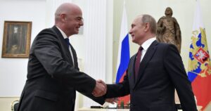 ФІФА В ОЧІ КУРЯЧИЙ КУЛАК: НА ЦЕРЕМОНІЇ ВІДКРИТТЯ ЧС-2026 ЗАПАЛИЛИ ТРИКОЛОР АГРЕСОРА!